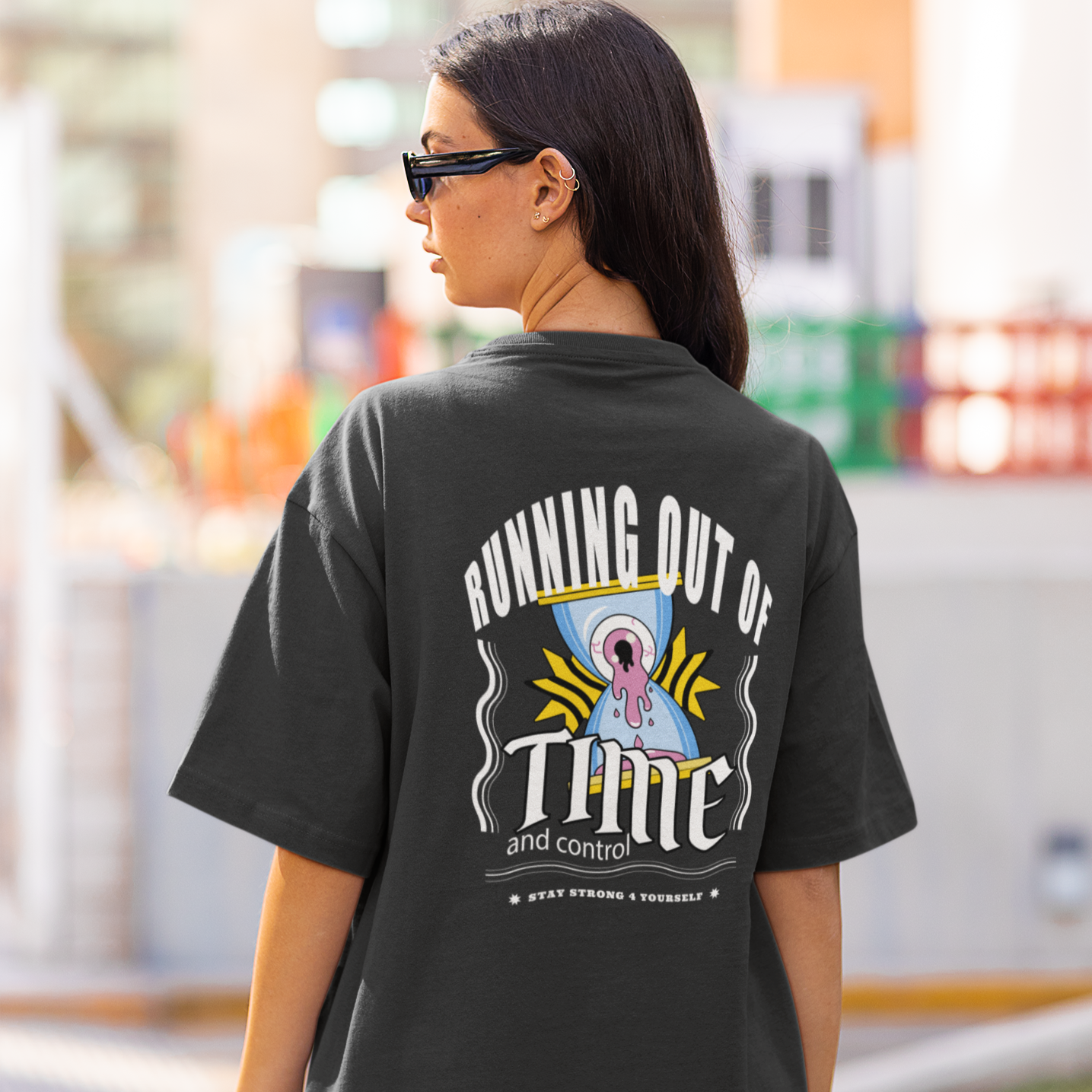 Unisex Modern Classic: Oversized T-Shirt - Timeless Style for Everyone