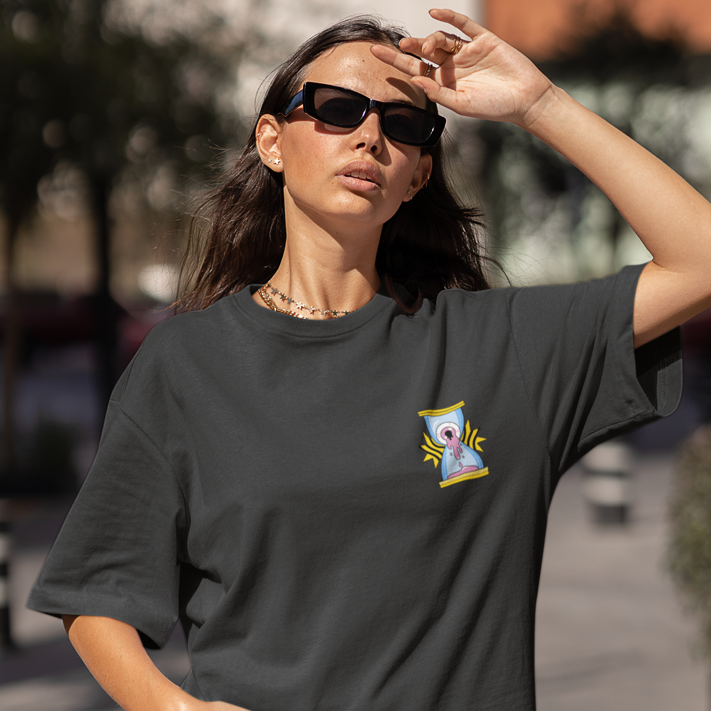 Unisex Modern Classic: Oversized T-Shirt - Timeless Style for Everyone