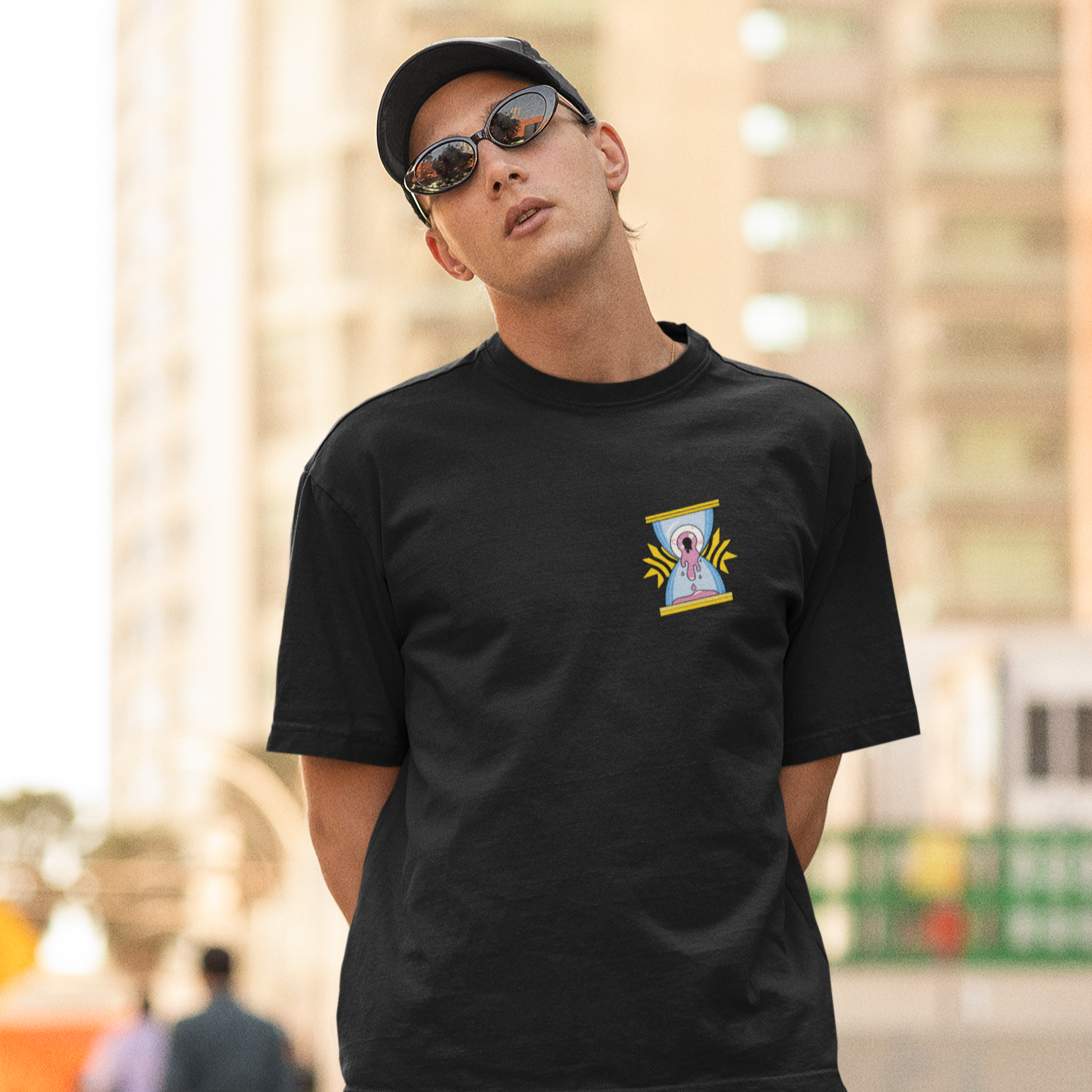 Unisex Modern Classic: Oversized T-Shirt - Timeless Style for Everyone